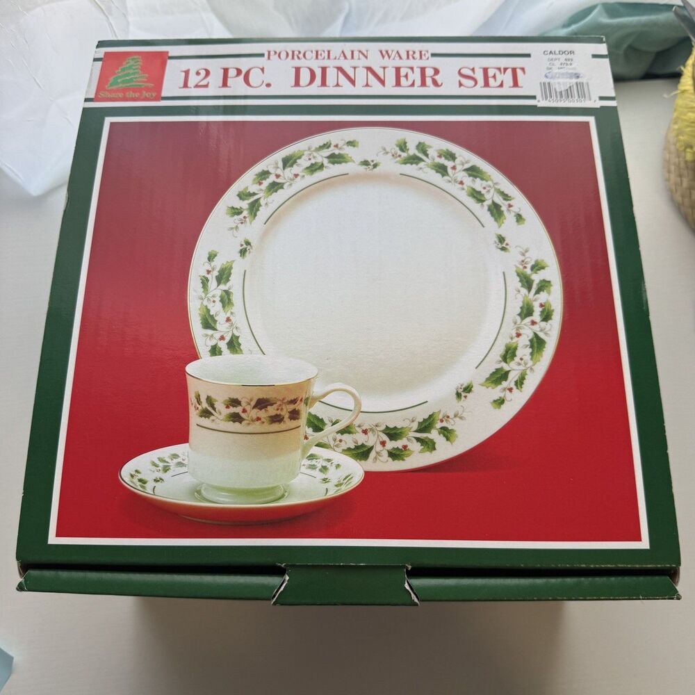Vtg 12 pc Christmas Holiday Dinnerware set Porcelain ware fine china of Japan J2